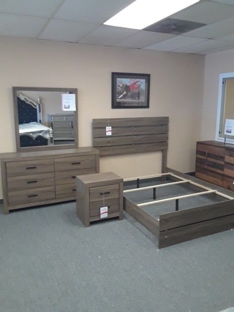 Queen Bedroom Set Queen Bed Frame Dresser Mirror And I Stand