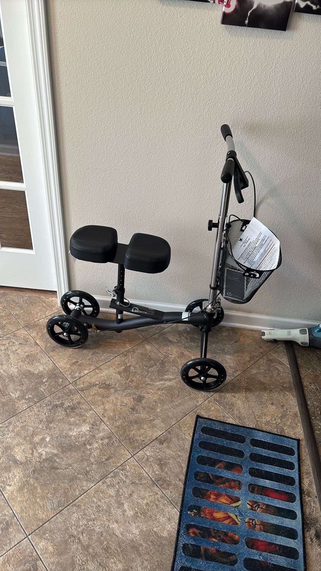 Knee scooter