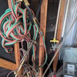 Hobart Torch With 25 Foot Hoses Plus Regulators For Both