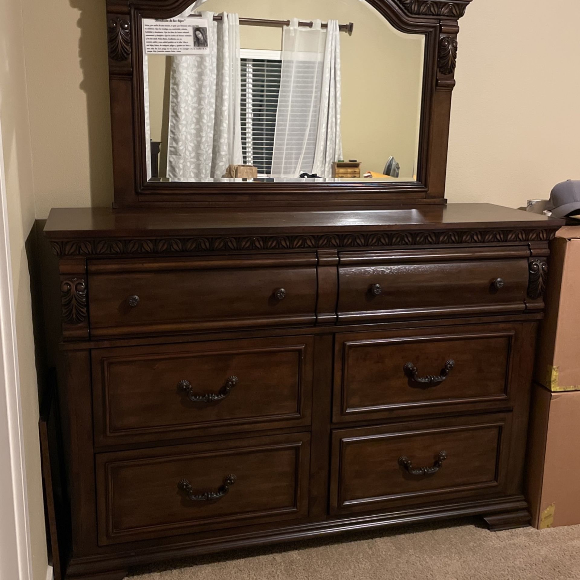 Brand New Dreser Whit 6 Drawers And Mirror
