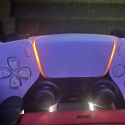 White PS5 Remote 