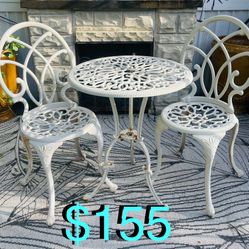 Vintage Bistro Set iron Heavy Table and 2 chair beautiful set can be repainted as desired