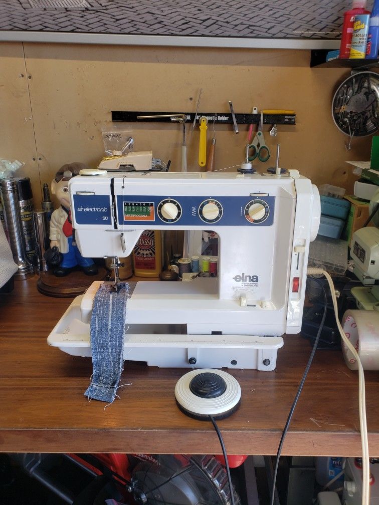 Vintage Elna air electronic SU Sewing Machine 