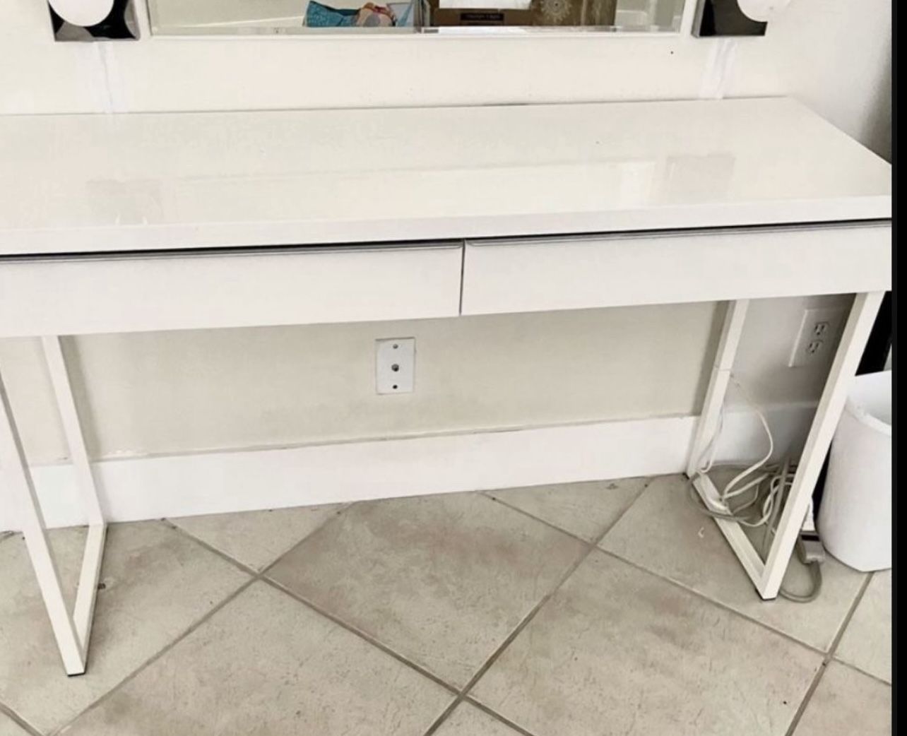 White Gloss Desk With Two Drawers