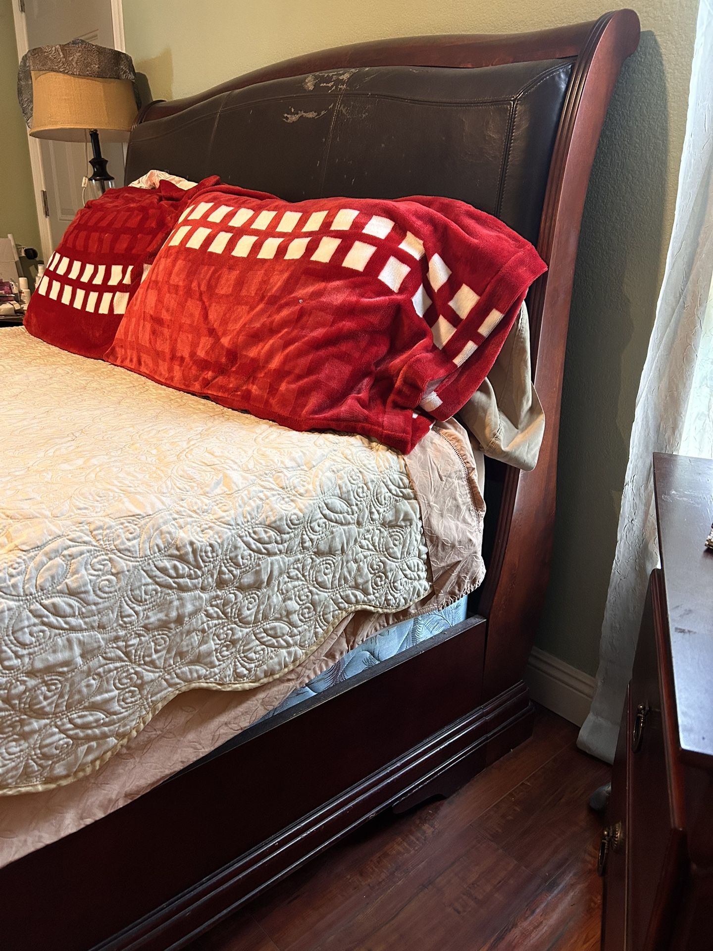 Queen Bed Frame With Drovers