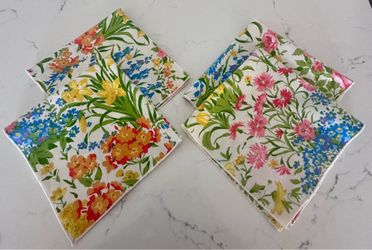 Set of 4 vintage cotton floral napkins Bright vivid colorful flowers 15 1/2” x 15 1/2”