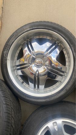 Size 20 rims all 4 with tires