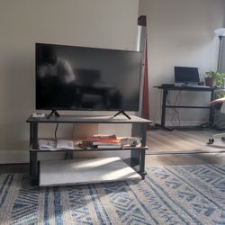 32" Amazon Fire TV with Stand - 50$