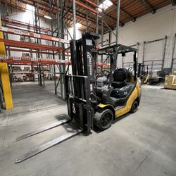 (6 Available) Komatsu FG30GST-16 Forklifts 