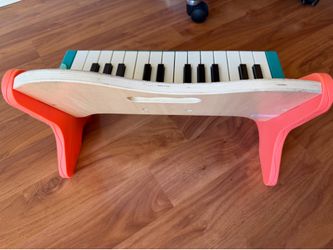 Kids piano used but in very good condition