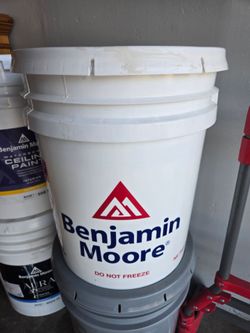 Pintura Benjamin Moore  cubeta