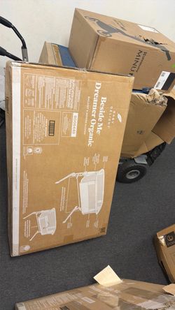 Brand New Baby Delight Beside Me Dreamer Organic Bassinet & Bedside Sleeper – Mocha – Damaged Box