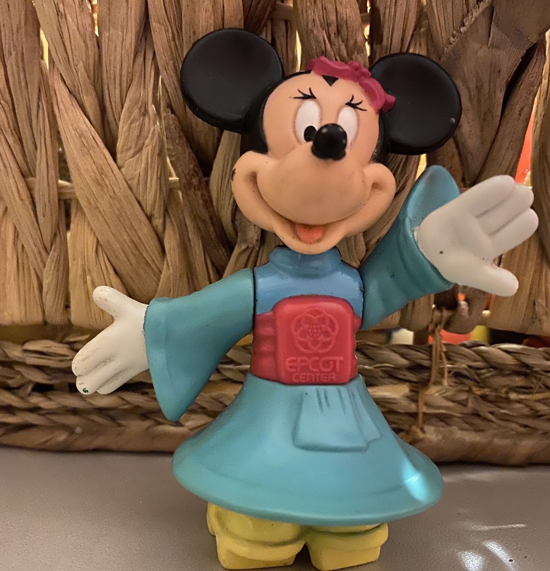 WALT DISNEY MINIATURE MINNIE MOUSE PLAY FIGURE 3.5” FIGURINE