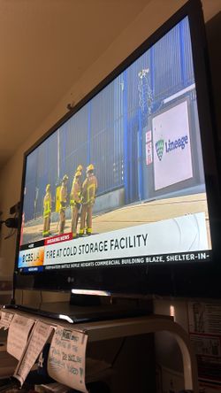 47” LG flat screen tv with remote works great