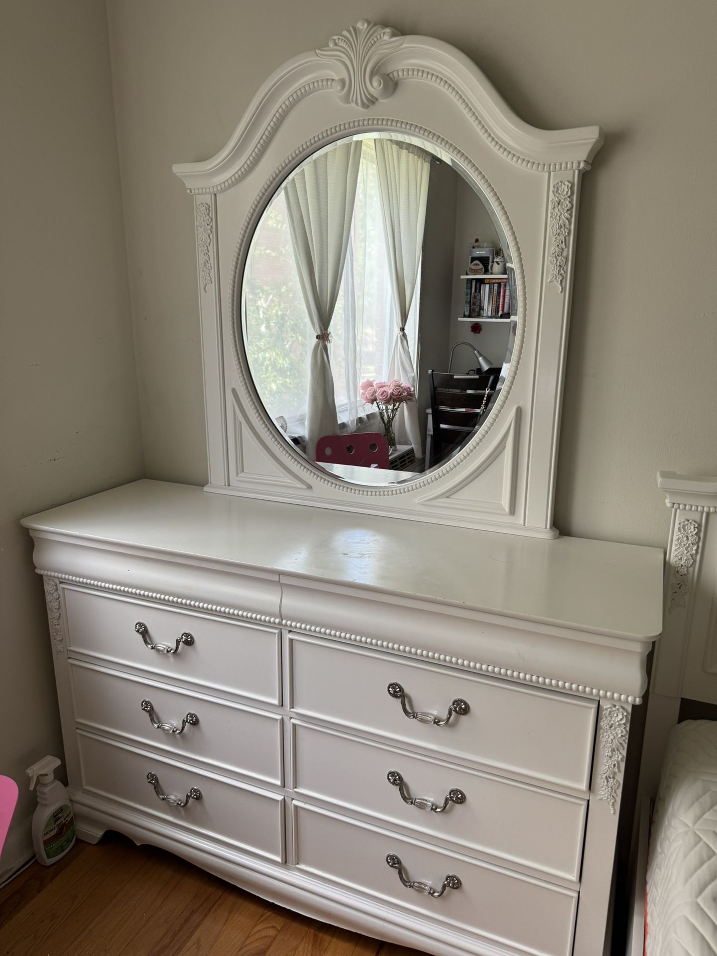 Princess vanity/dresser!