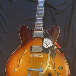 Grote Semi Hallow body Guitar 