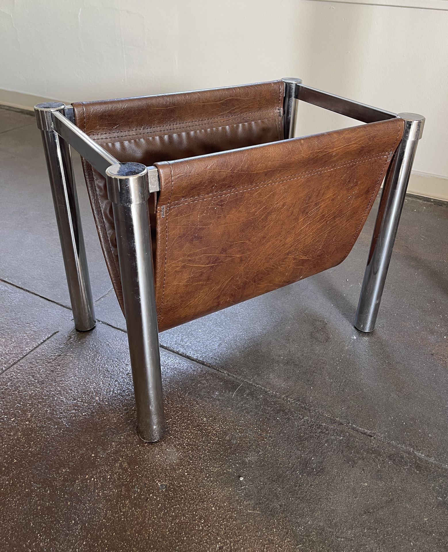 Mid Century Modern Milo Baughman Style Vintage Magazine Rack 