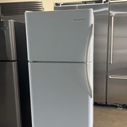 Frigidaire Apartment Size Top Freezer Refrigerator 18 Cu Ft 