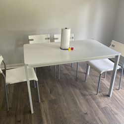 IKEA Dining Table With 4 Chairs 