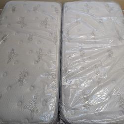 Solstice T,win mat,tress 10 inch Eurotop, medium firm, 70 dollars each.