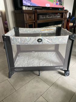 Graco play pen