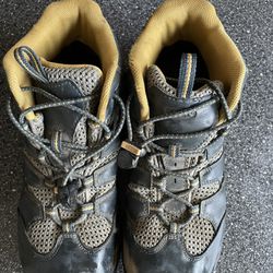 Keen Hiking Boots-Boys 6 -$24 OBO