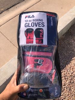 Fila 10 oz boxing gloves and 2 pack mouth guards.
