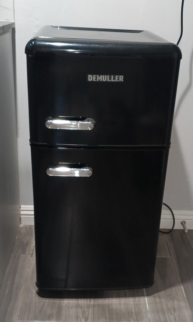 DEMULLER Mini Fridge