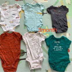 Infant clothes and bibs