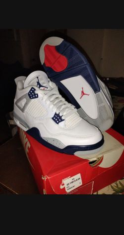 Like New Midnight Navy Jordan 4's Men's size 10