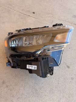 2025 2026 DODGE RAM 1500 HEADLIGHT LED PASSENGER SIDE “R” REFLECTOR TYPE BLACK BEZEL ORIGINAL OEM