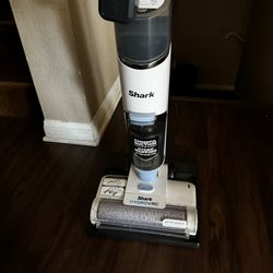 Shark Wet Vac With Charging/cleaning Doc