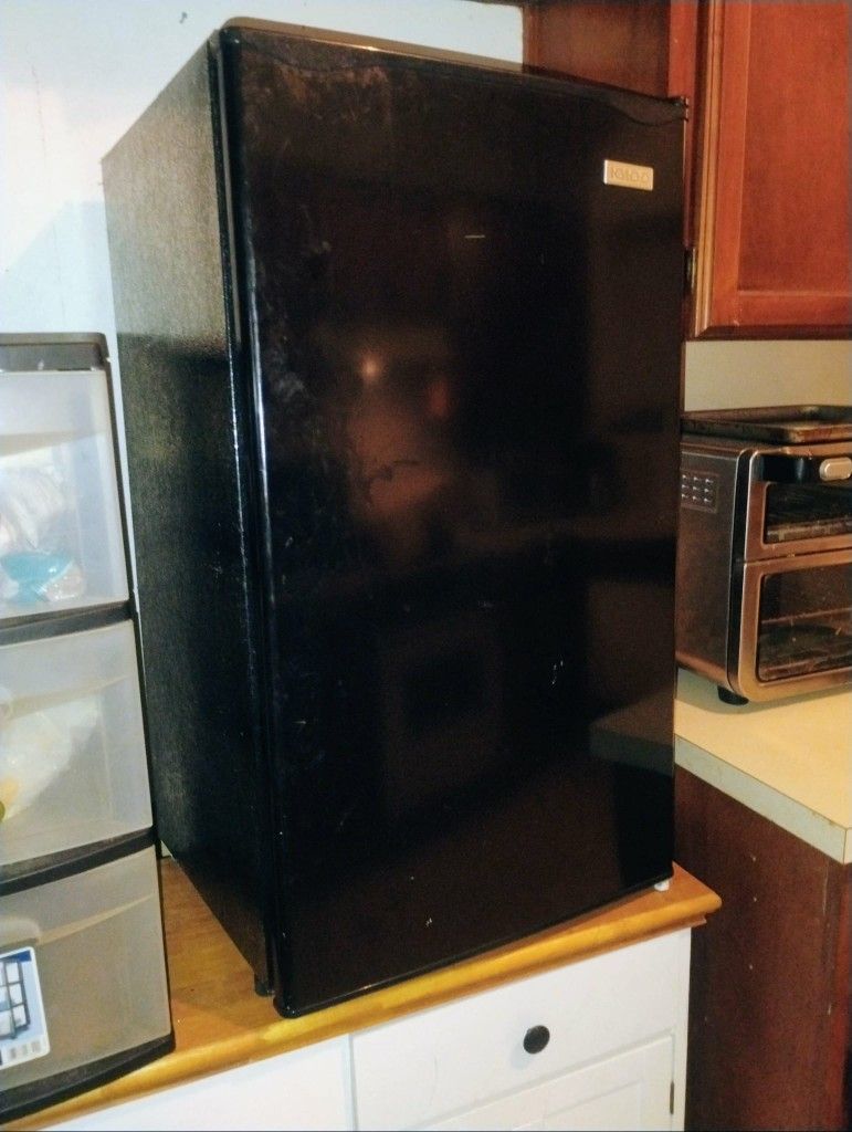 Igloo Refrigerator Black