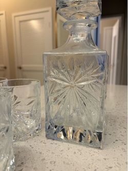 Vintage-Style Whiskey Decanter Set with 5 Glasses