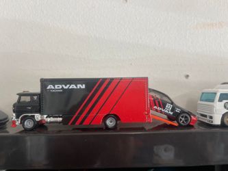 Loose hotwheels and dio garage