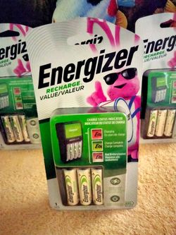 ENERGIZER AA Battery Charger With 4 Batteries