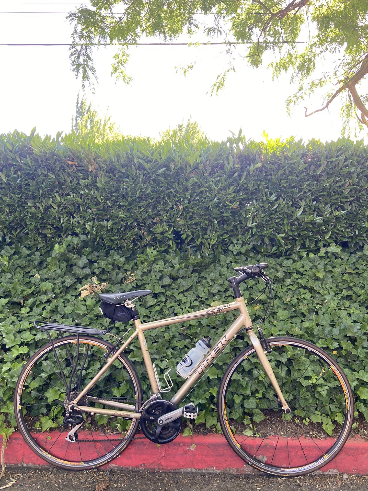 Trek 7.2 FX Hybrid Commuter Bike – 24-Speed – Aluminum Frame – Ready to Ride - 51CM Frame