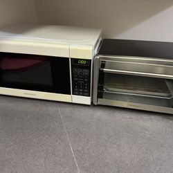 Insignia Microwave and Toaster Oven Combo 