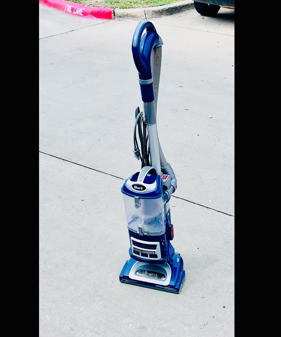 Shark Navigator LiftAway Deluxe Upright Vacuum Blue NV360! JUST GOT