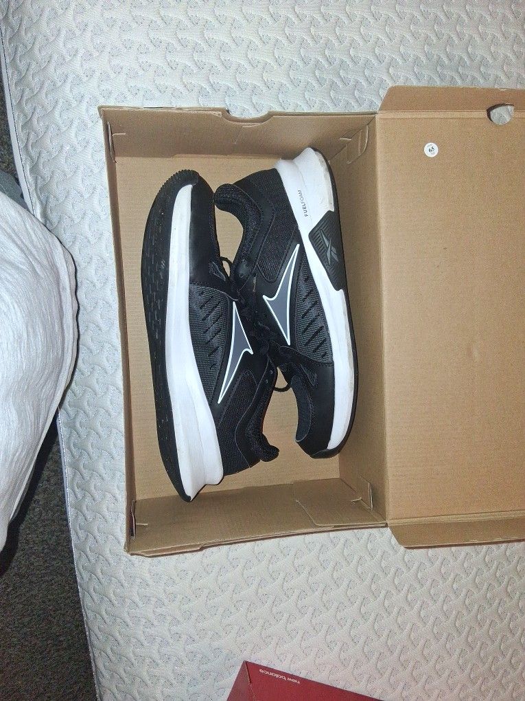 Black And White Reebok Shoes Size 10.5