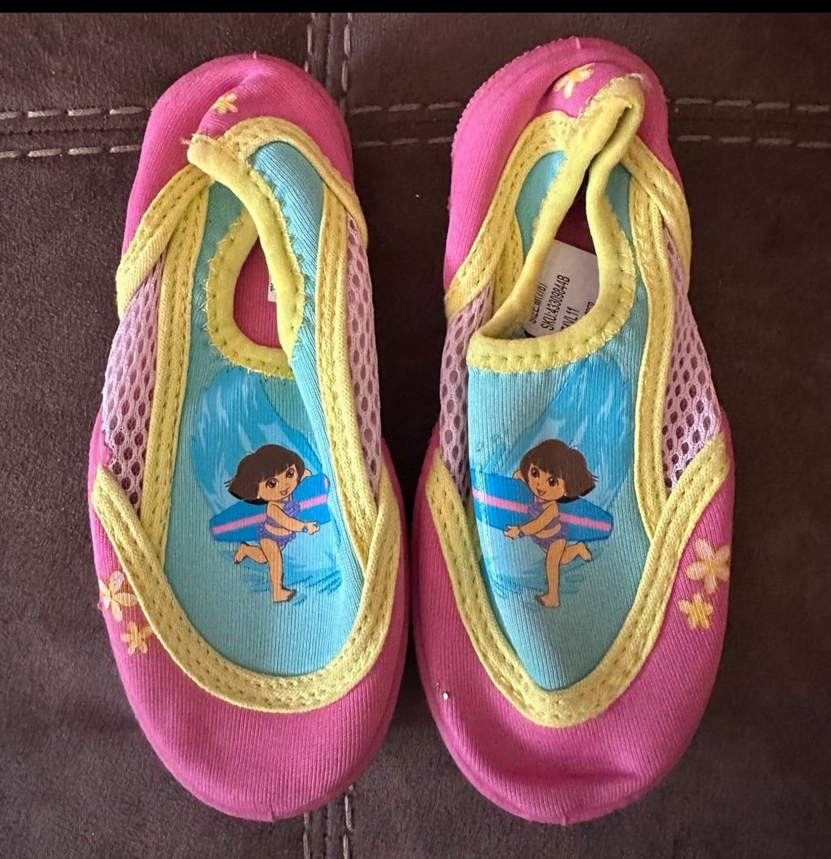 New Dora the explorer girls shoes size 7-8 No tags