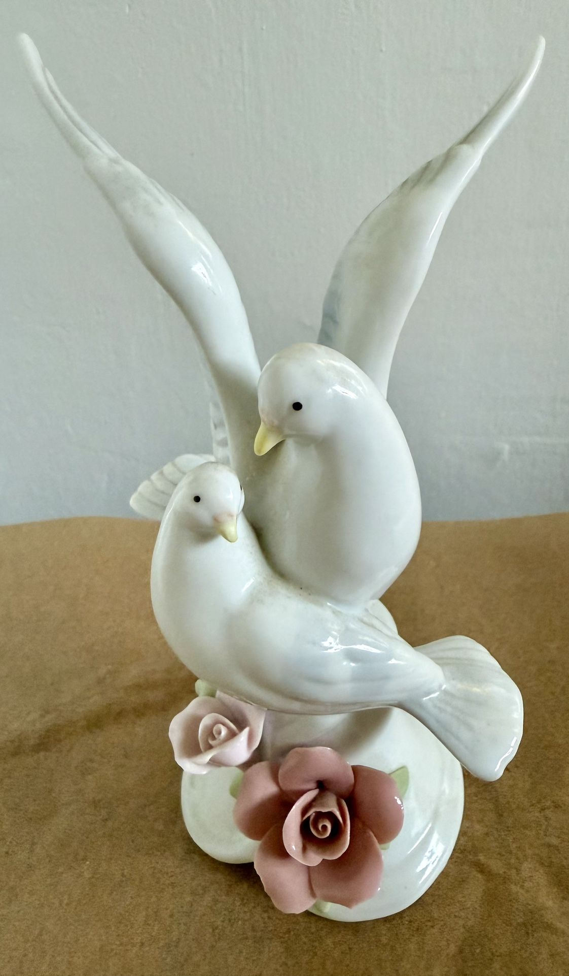 Ceramic Wedding Doves with Roses - can be used as Table Decoration or used as Cake