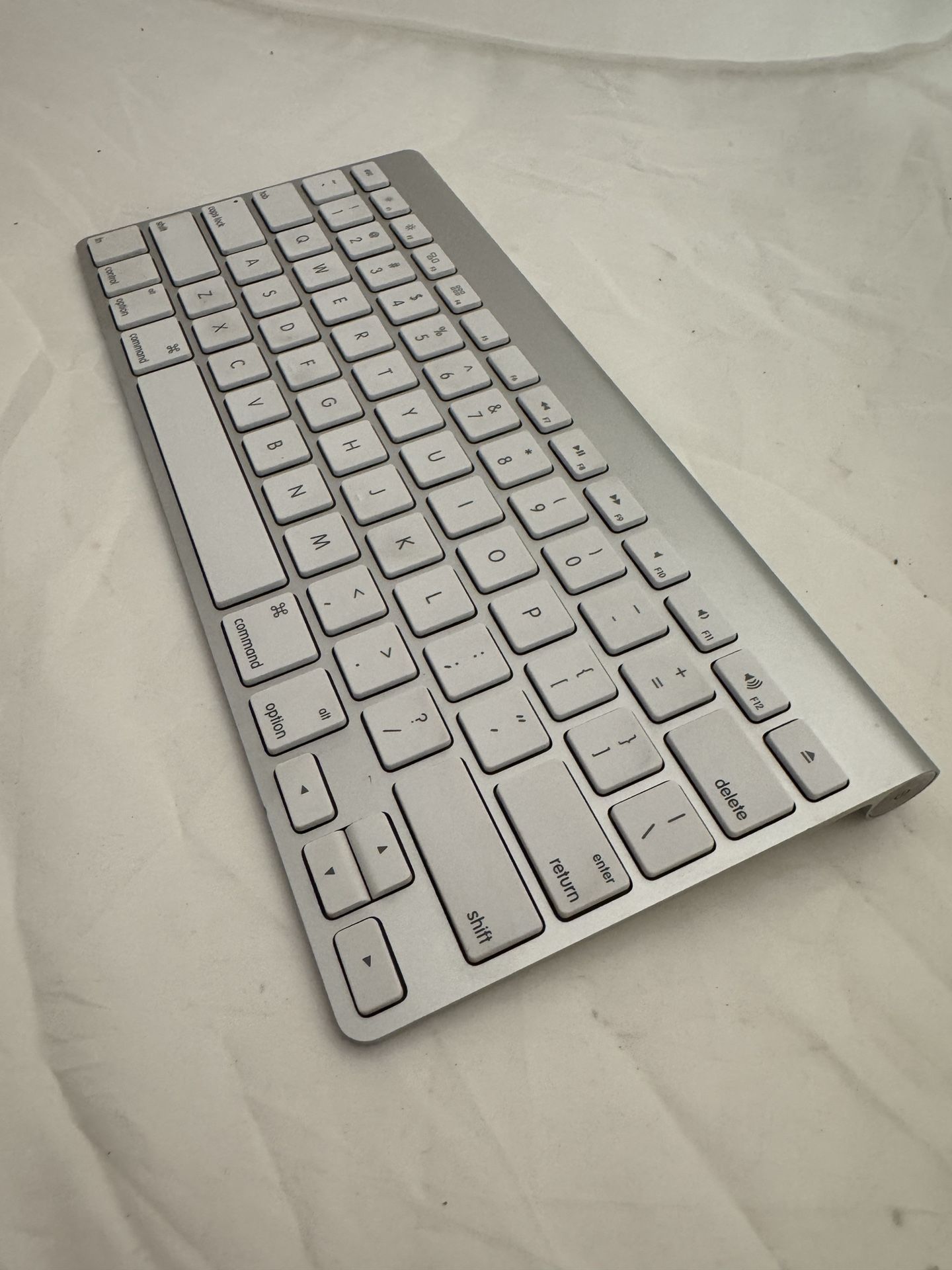 Apple A1314 Silver Wireless Bluetooth Keyboard