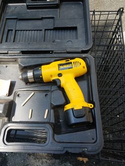 9.6 volt dewalt drill with case