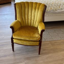 BEAUTIFUL ANTIQUE CHAIR