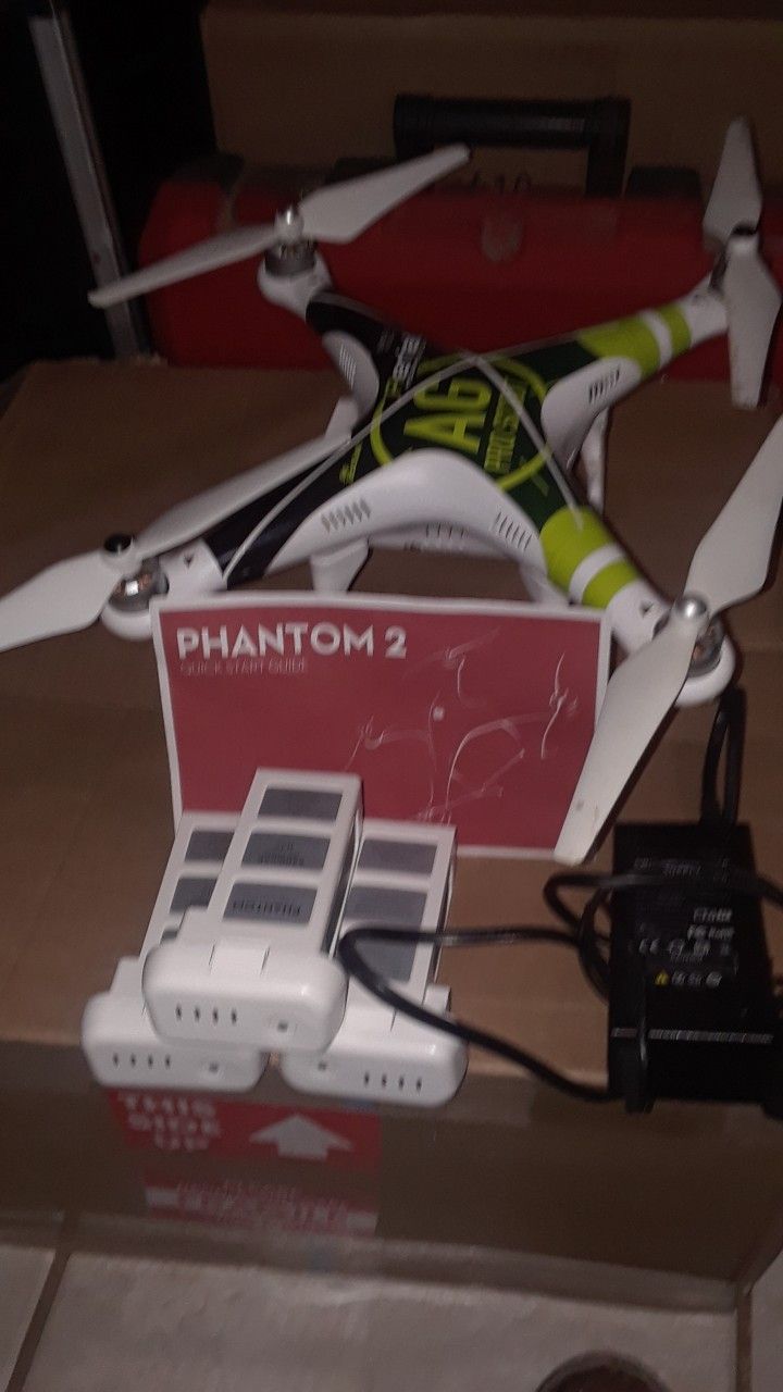 Dji.phantom2. Note ,For Parts Or Install New  TRANSMITER  AND REMOT CONTROL. I