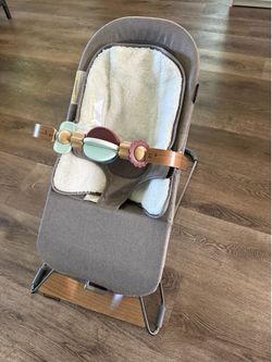 Uppababy Mira Bouncer w/ toy bar
