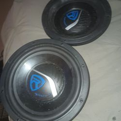 2 Subwoofers 500 Wats