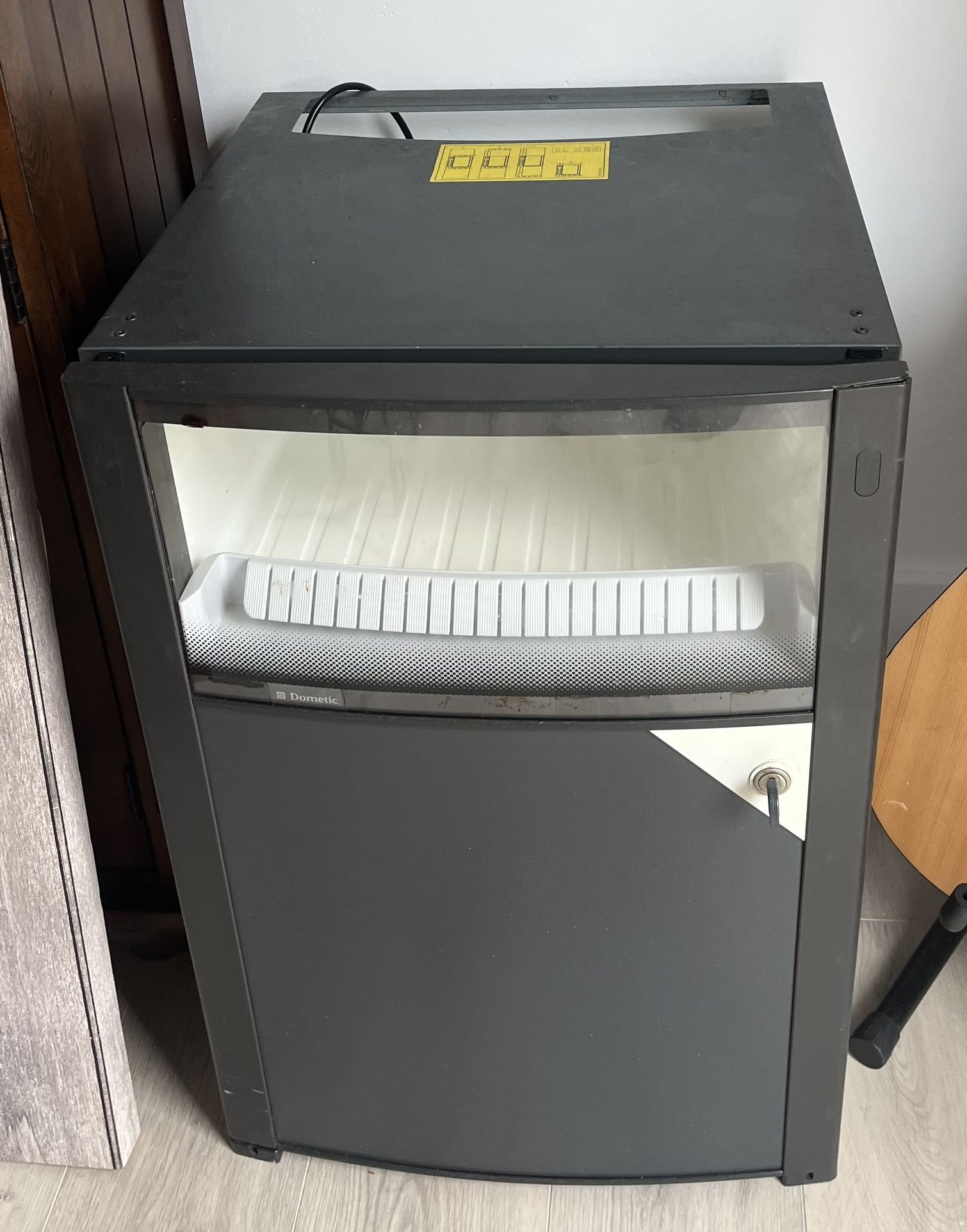 Fridge Refrigerator DOMETIC Mini Bar Nevera