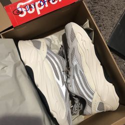 Adidas Yeezy 700 Static Size 9.5
